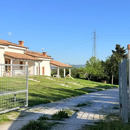 Se252 - Montemarciano, Bilocale Rinnovato Con Giardino アパート
